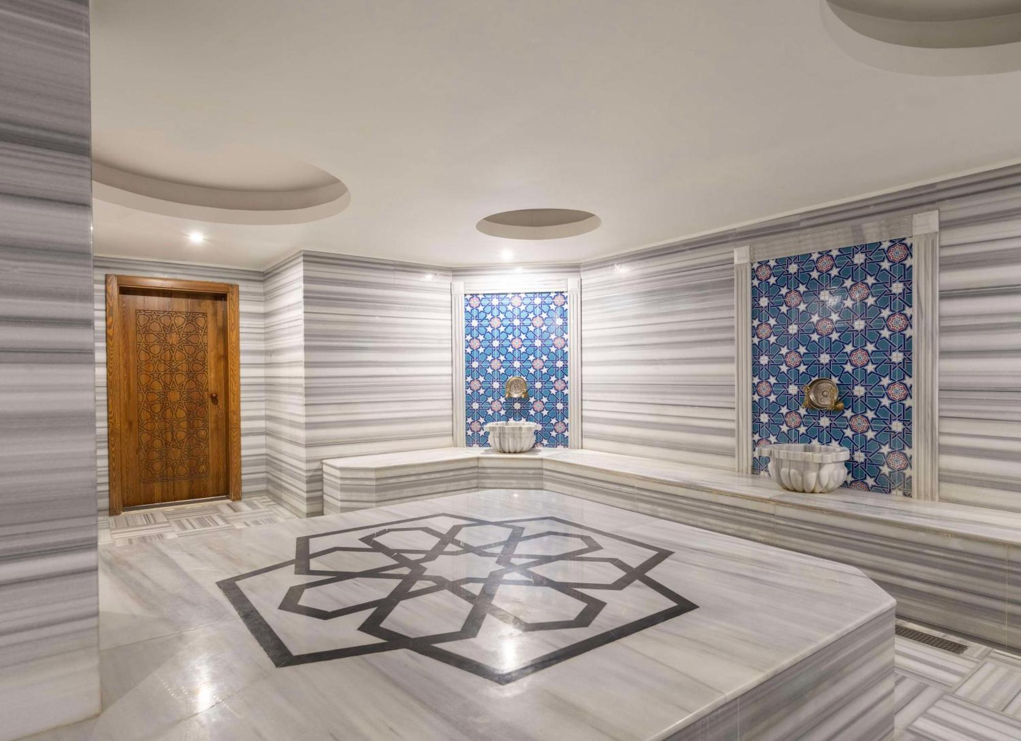 Radisson Blu Cankaya 5*